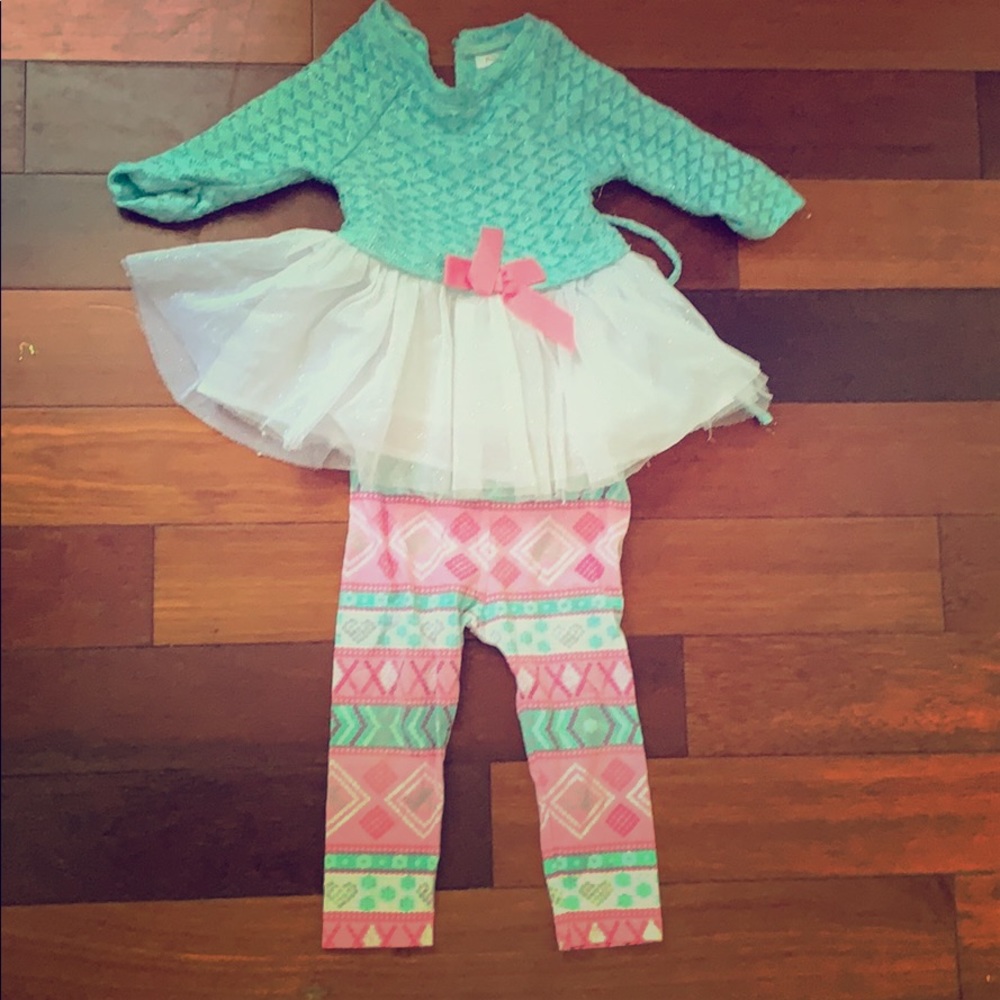 Super cute dress/tutu with matching leggings! 💚